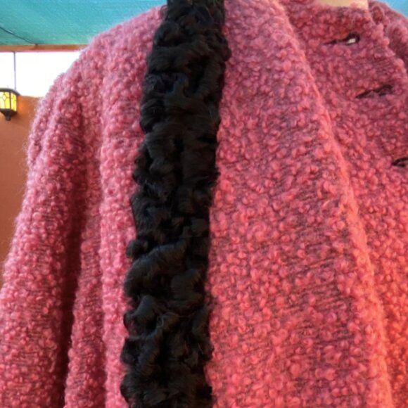 RARE raspberry pink vintage wool boucle suit - Picture 3 of 5